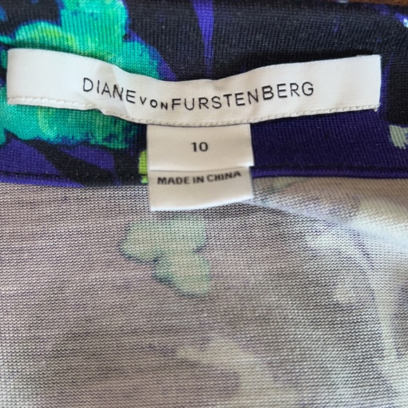 Diane von Furstenberg Wrap Dress, Size 10 - Picture 7 of 9